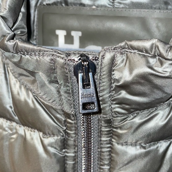 HERNO - Men’s Nylon Down Vest - Picture 4 of 8